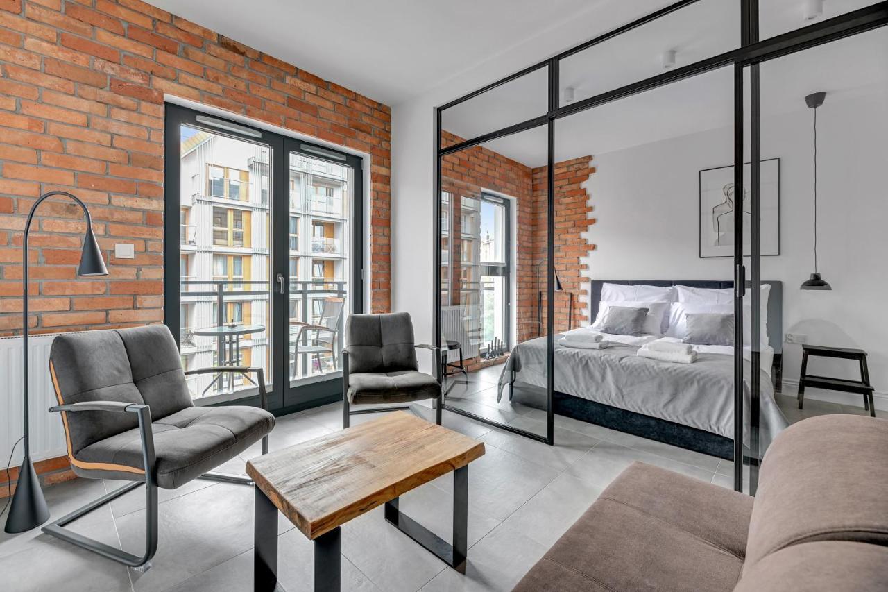 Aura III Apartments & Free Parking By Downtown Apartments 格但斯克 外观 照片