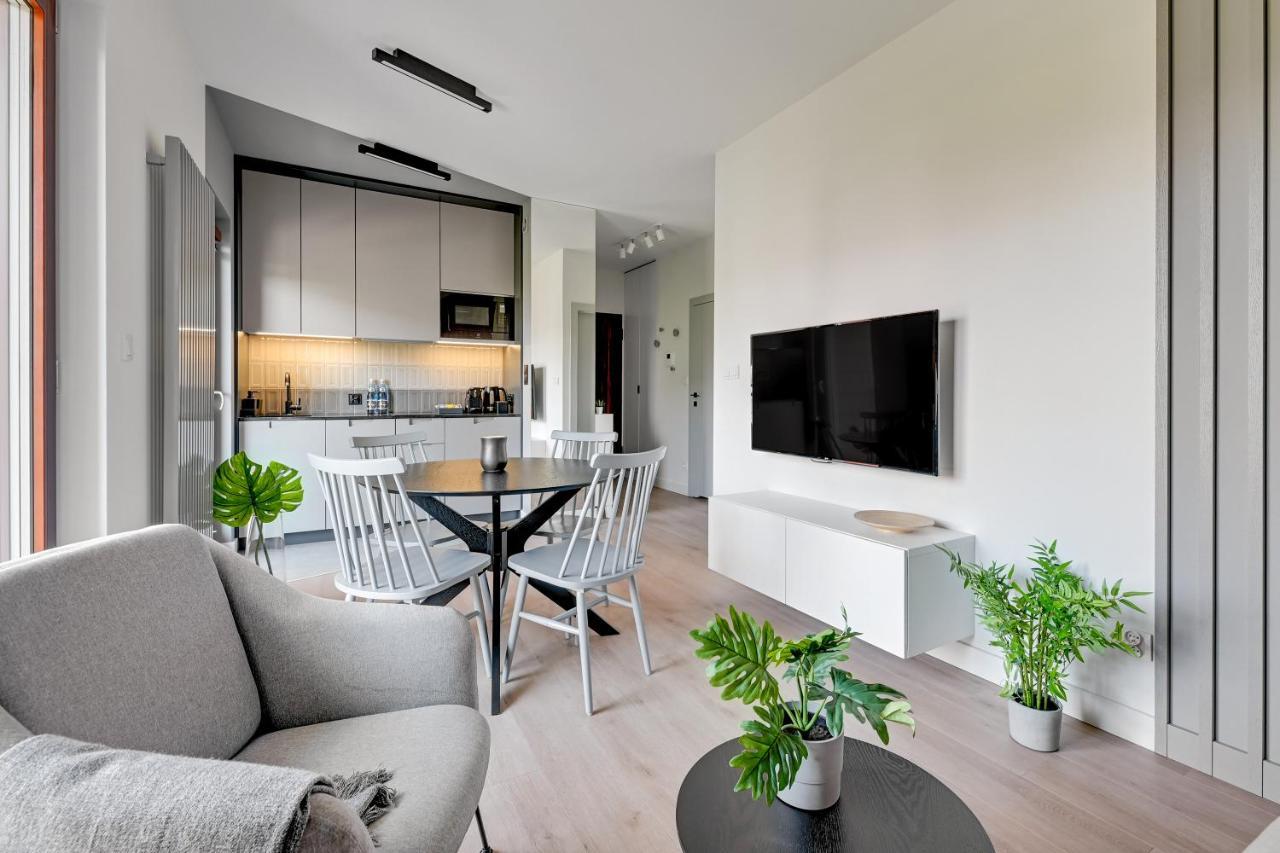 Aura III Apartments & Free Parking By Downtown Apartments 格但斯克 外观 照片