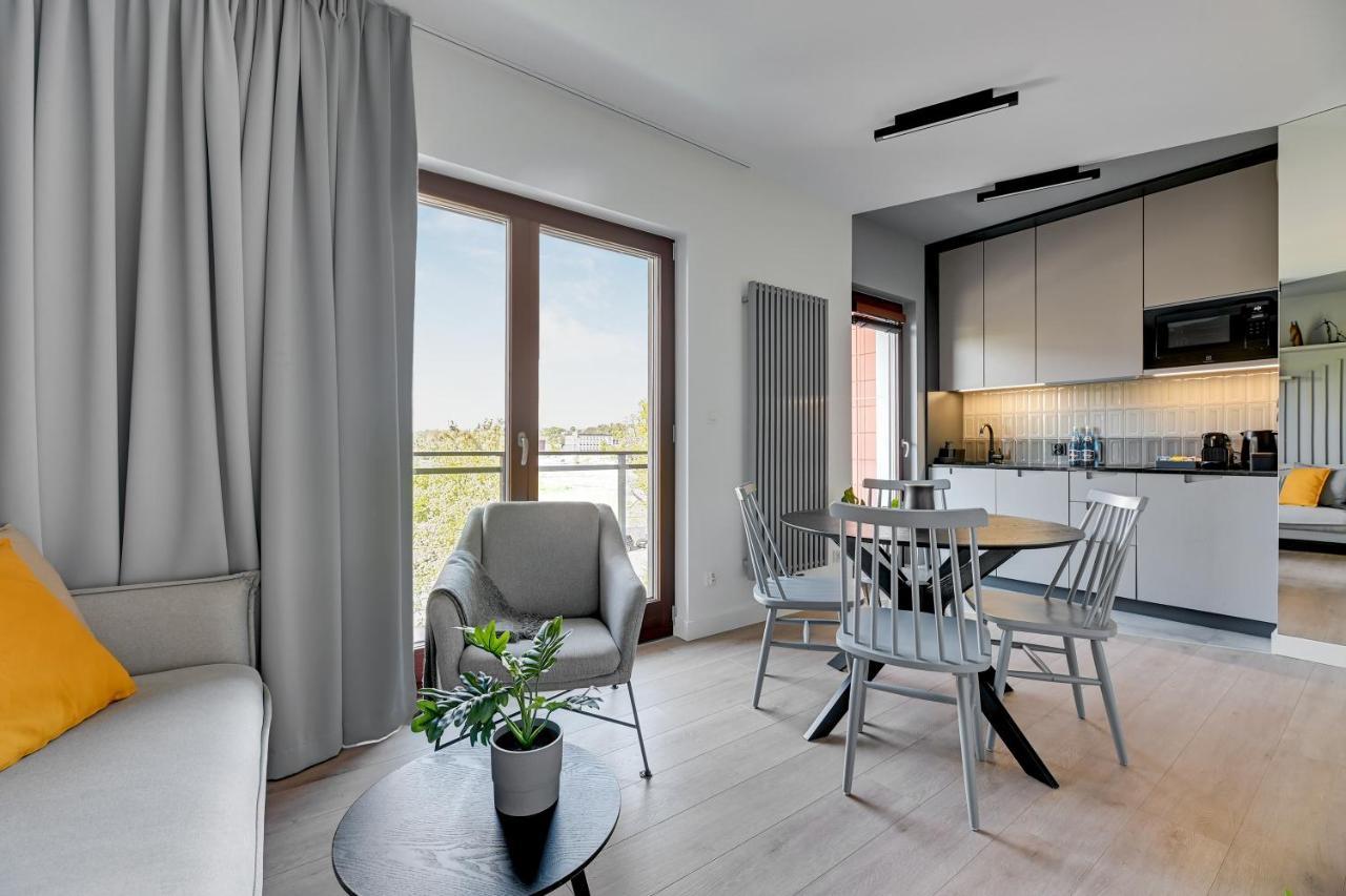 Aura III Apartments & Free Parking By Downtown Apartments 格但斯克 外观 照片