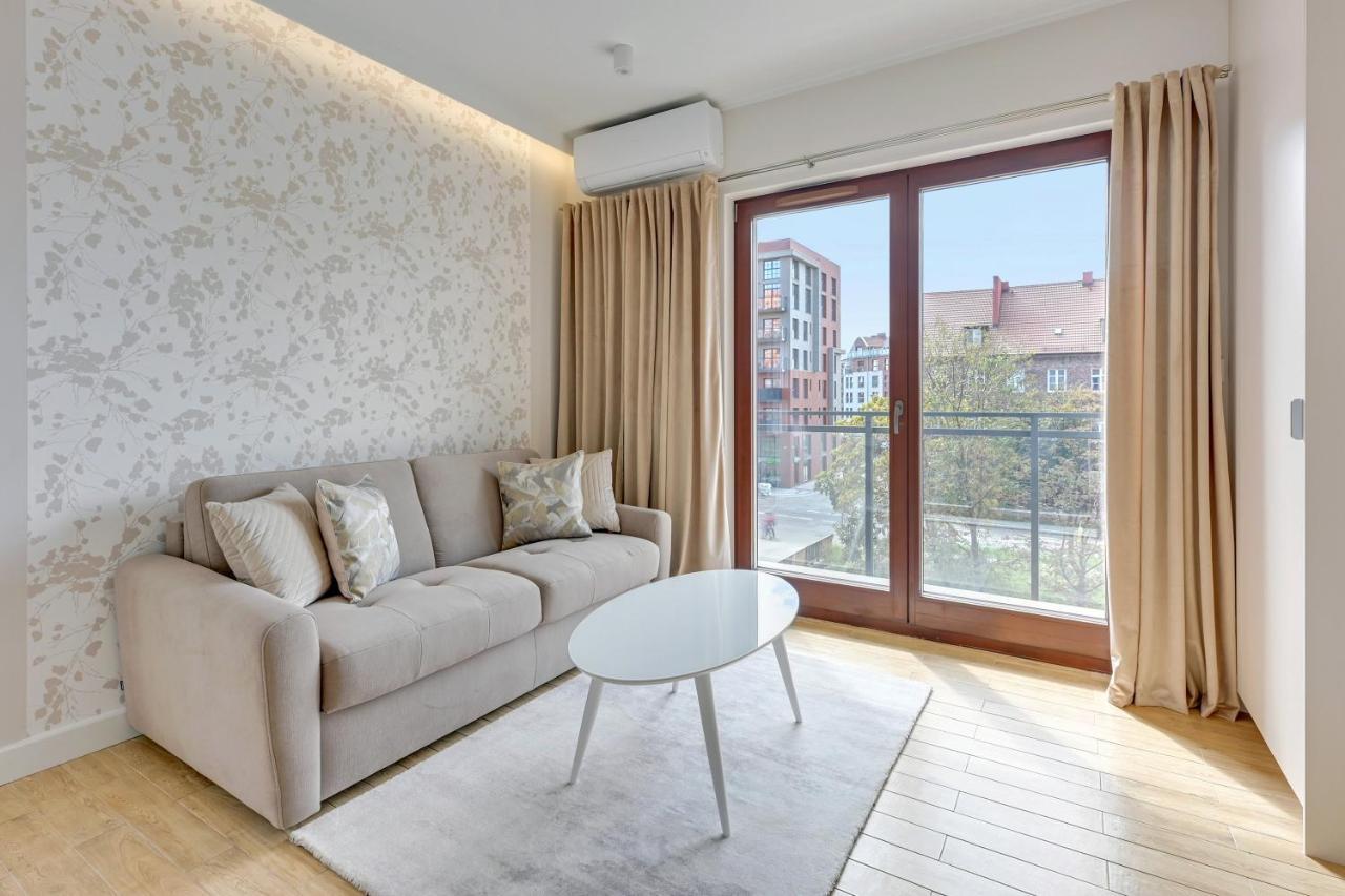 Aura III Apartments & Free Parking By Downtown Apartments 格但斯克 外观 照片