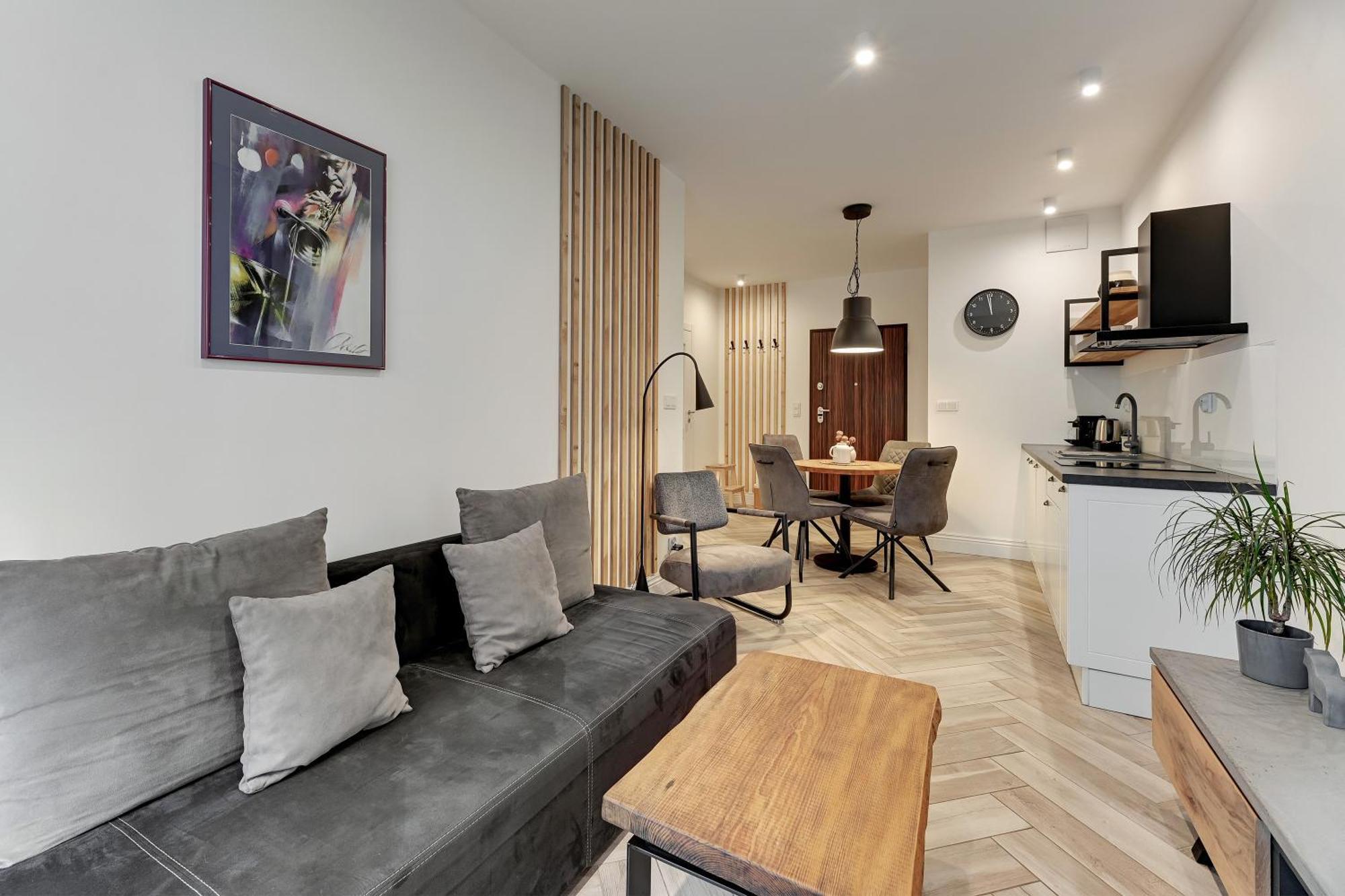 Aura III Apartments & Free Parking By Downtown Apartments 格但斯克 外观 照片