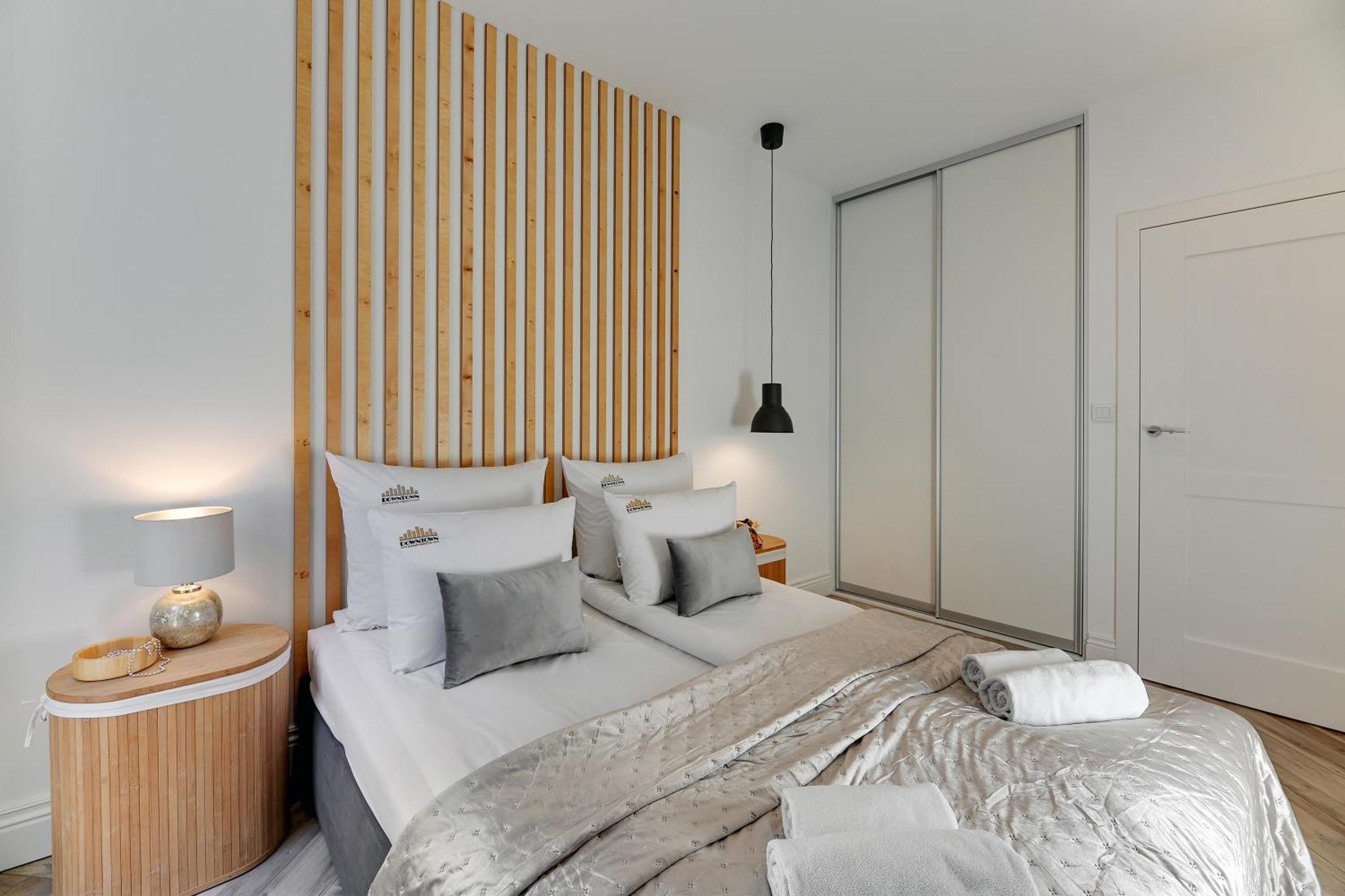 Aura III Apartments & Free Parking By Downtown Apartments 格但斯克 外观 照片